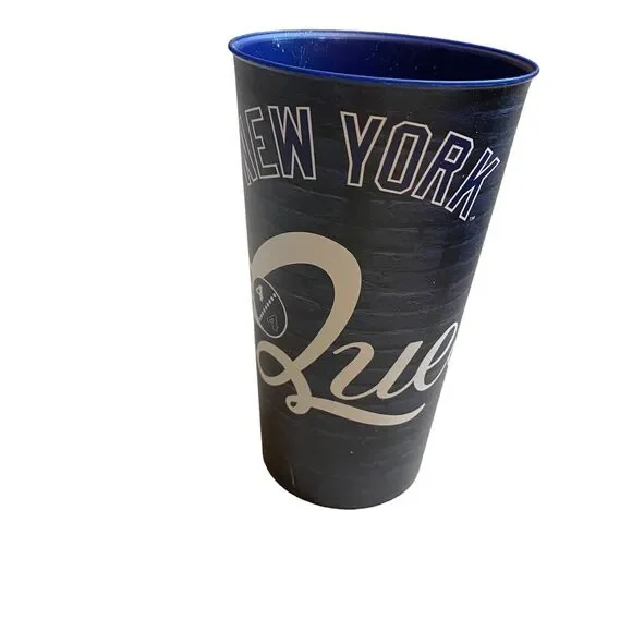 New York Yankees Duffle/Weekend/Gym Bag With Bonus Souvenir “Quest For 28” Cup - Picture 12 of 13